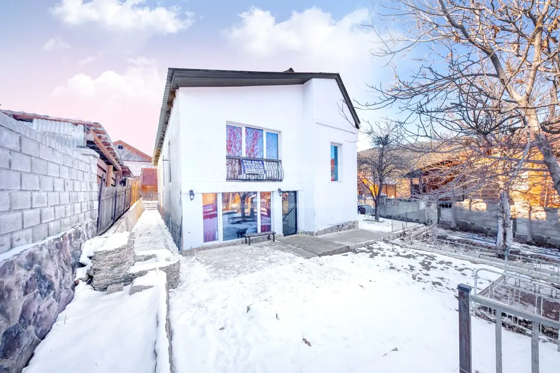 10+ Room Private House For Rent In Bakuriani view 1