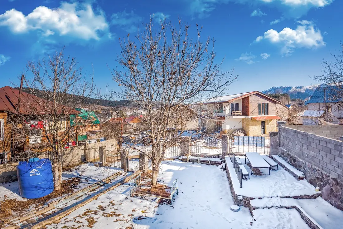 10+ Room Private House For Rent In Bakuriani view 12