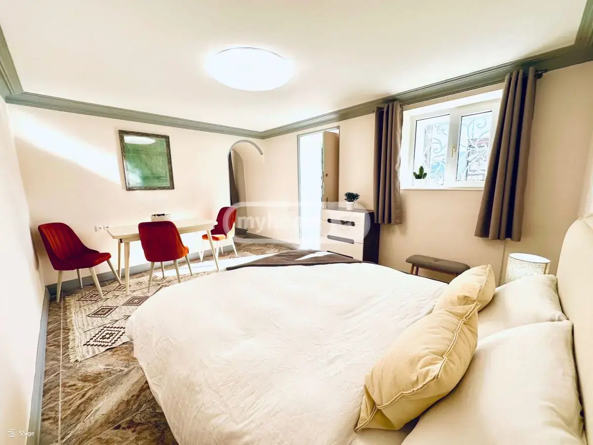 8 Room Private House For Rent In Saburtalo view 8