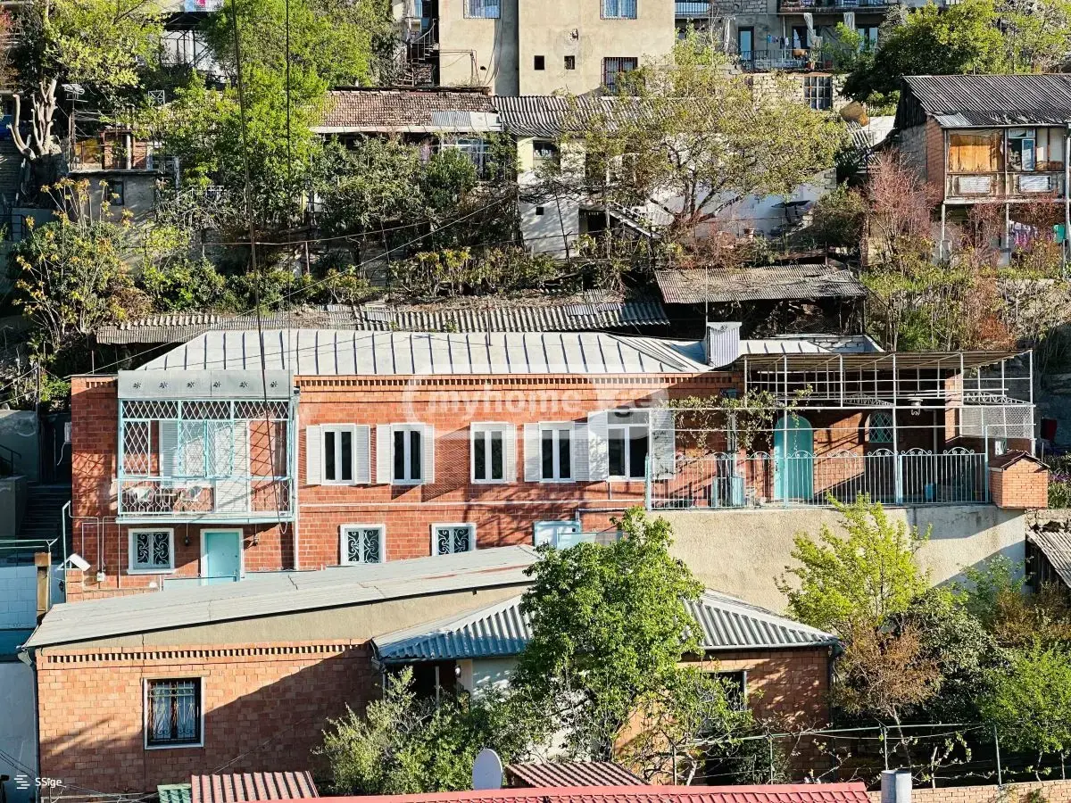 8 Room Private House For Rent In Saburtalo view 3