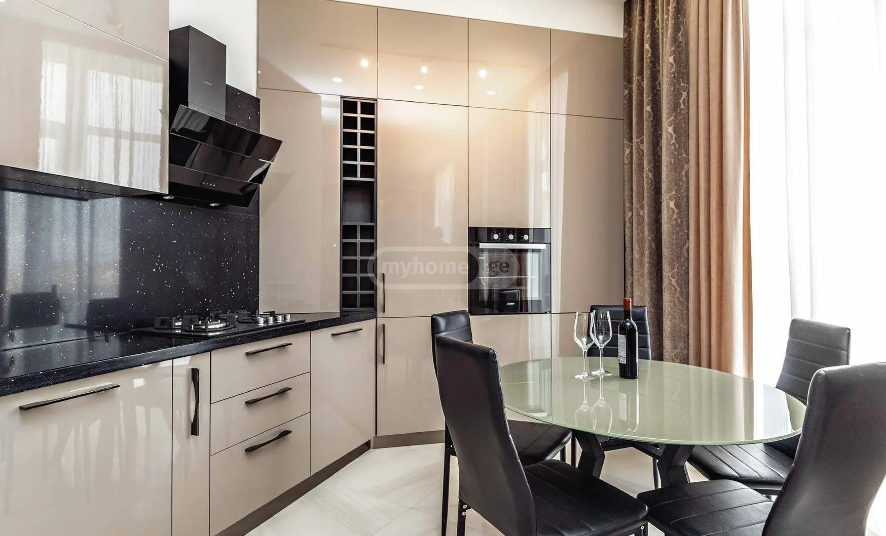 8 Room Private House For Rent In Mtatsminda view 3