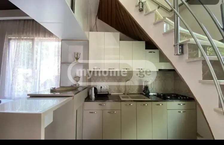6 Room Private House For Rent In Isani view 3