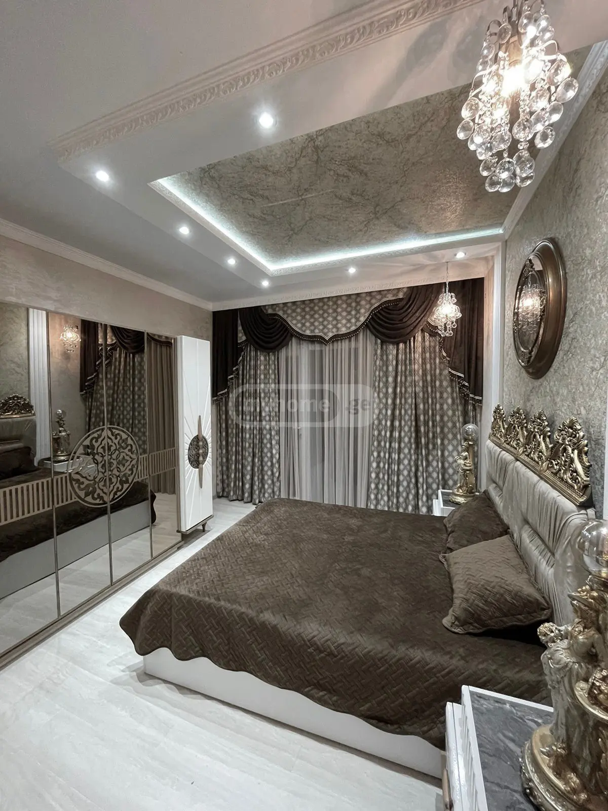 8 Room Private House For Sale view 4