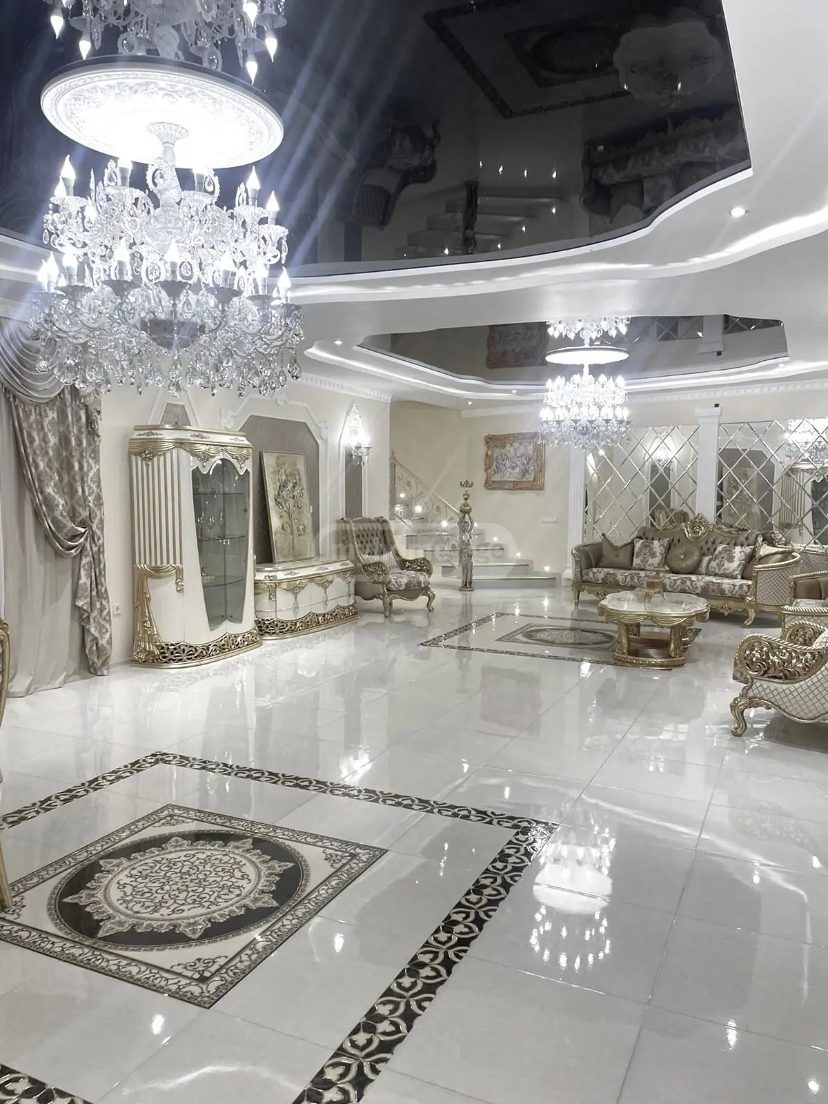 8 Room Private House For Sale view 2