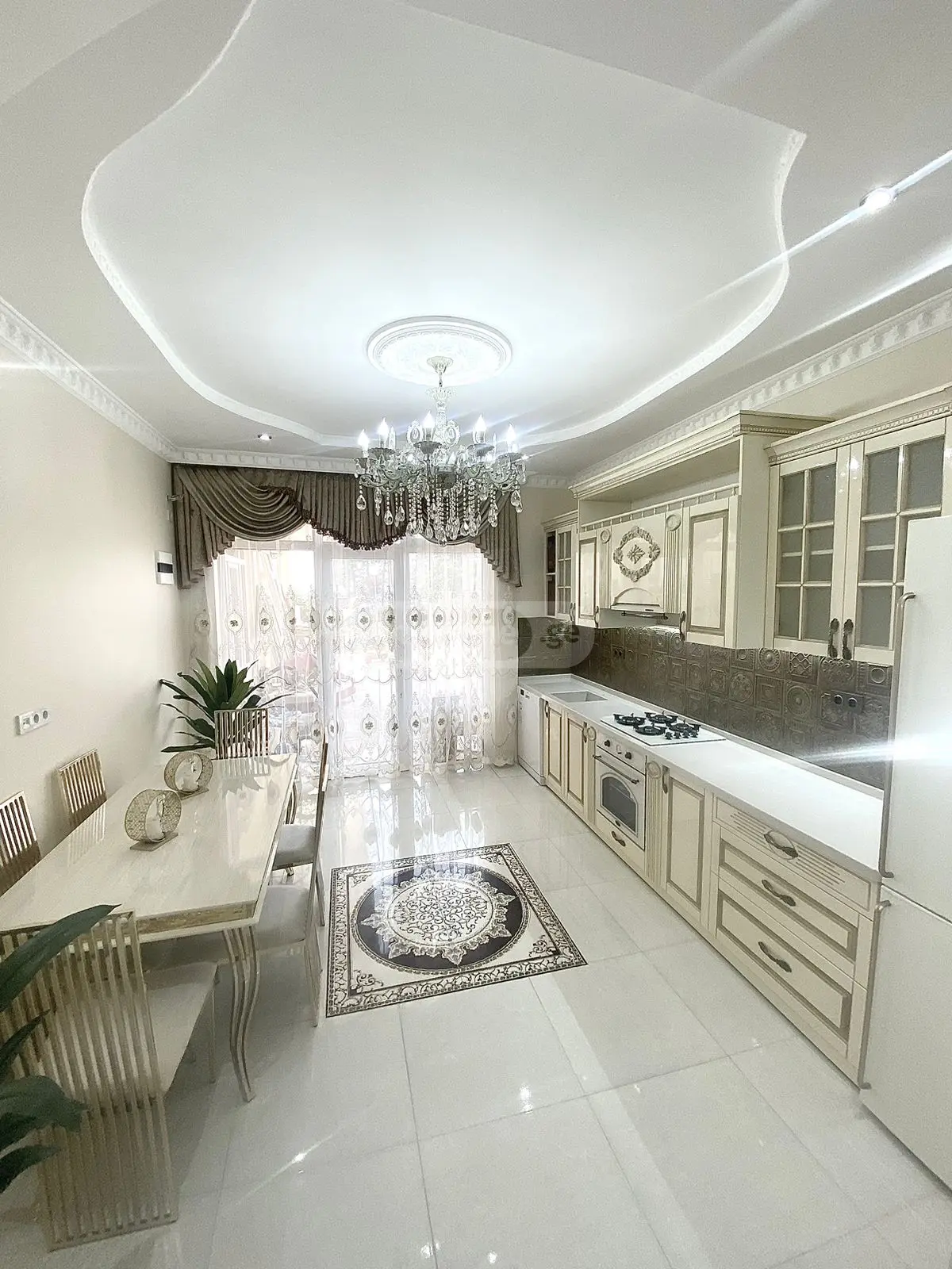 8 Room Private House For Sale view 3