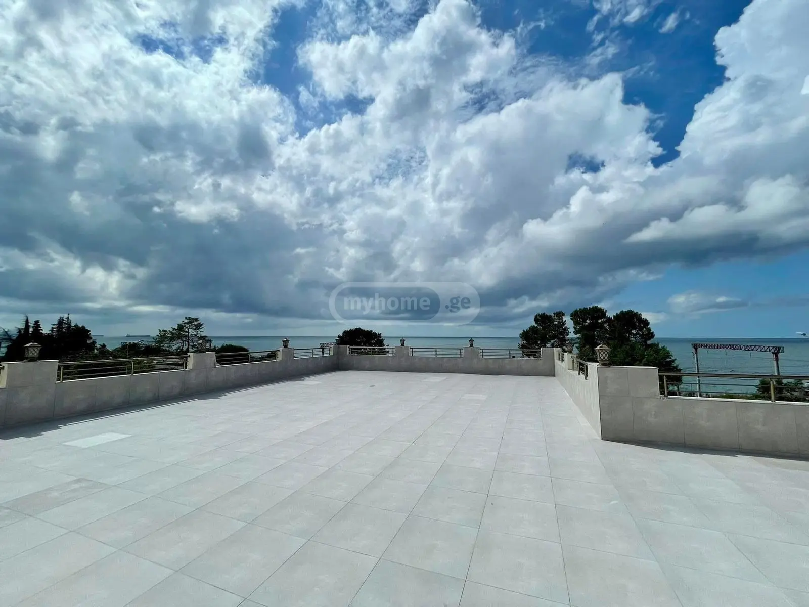 8 Room Private House For Sale view 11