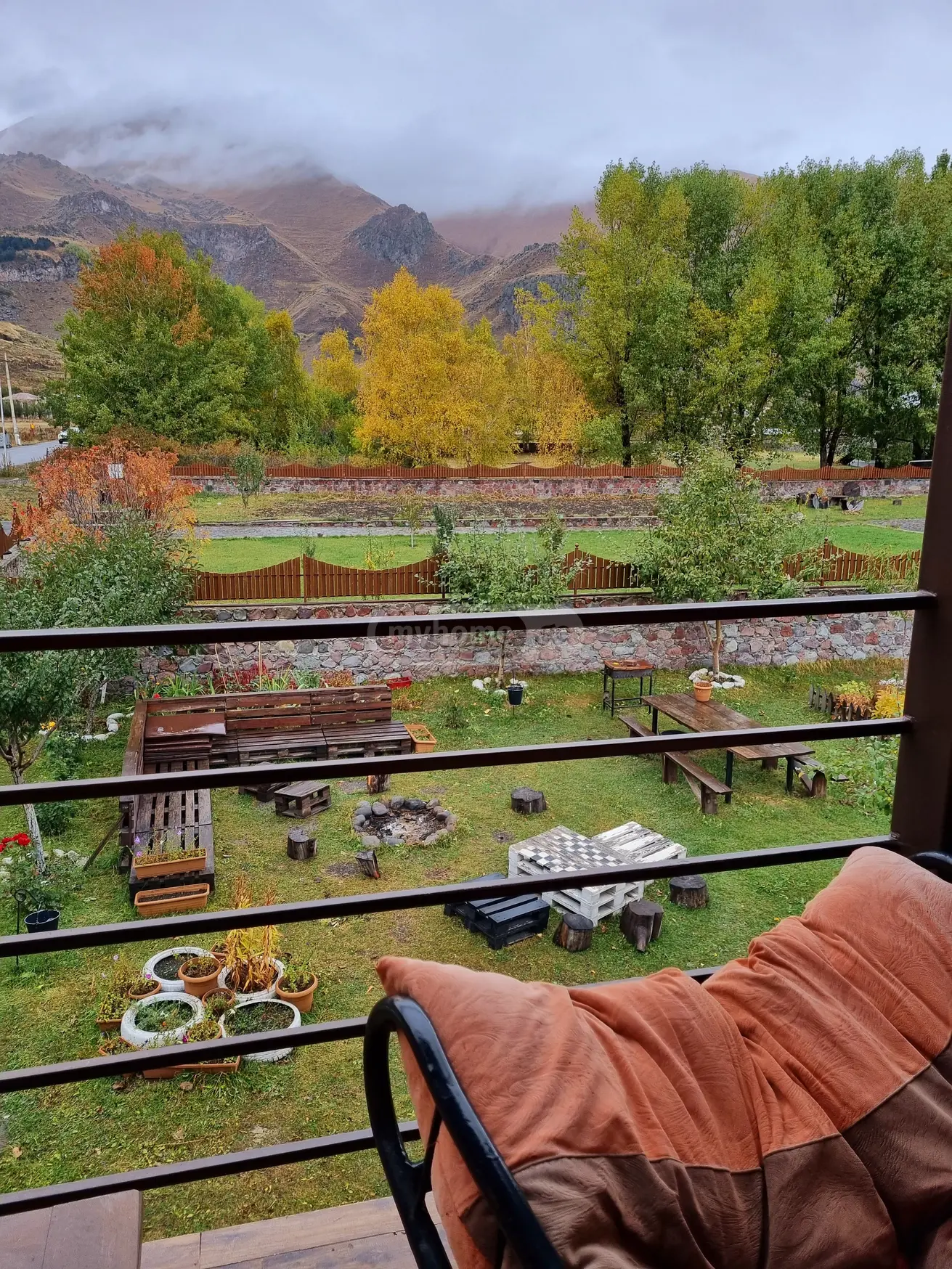4 Room Private House Daily Rent In Kazbegi view 12