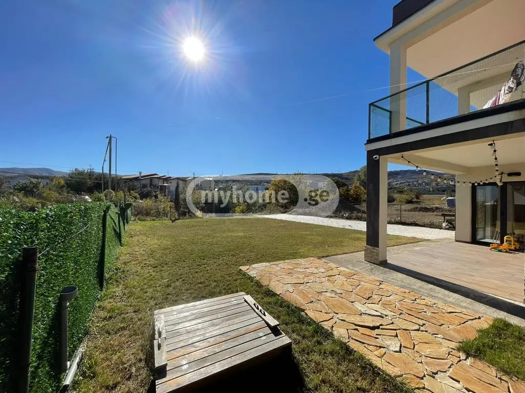 8 Room Private House For Sale view 4