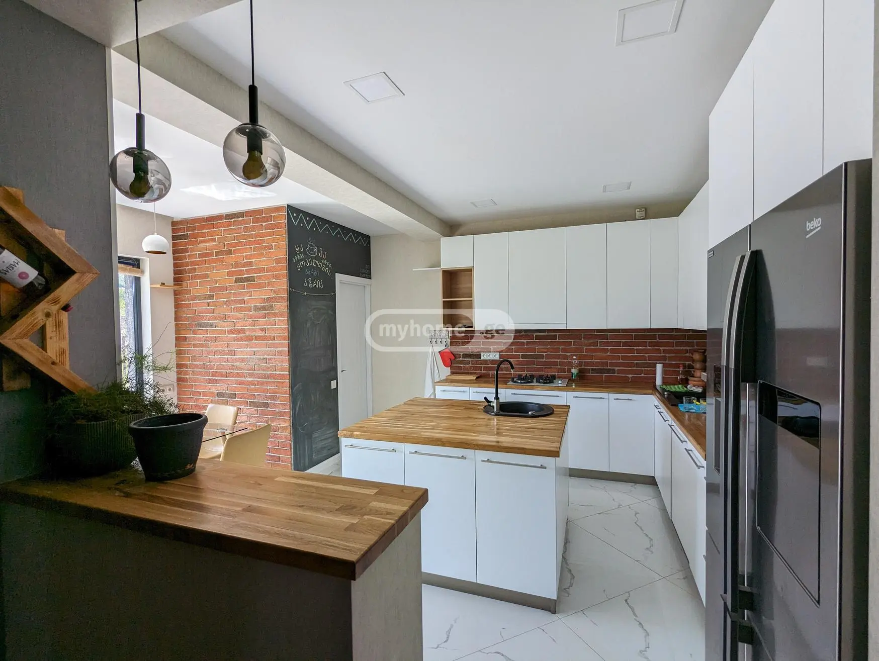 8 Room Private House For Sale view 5
