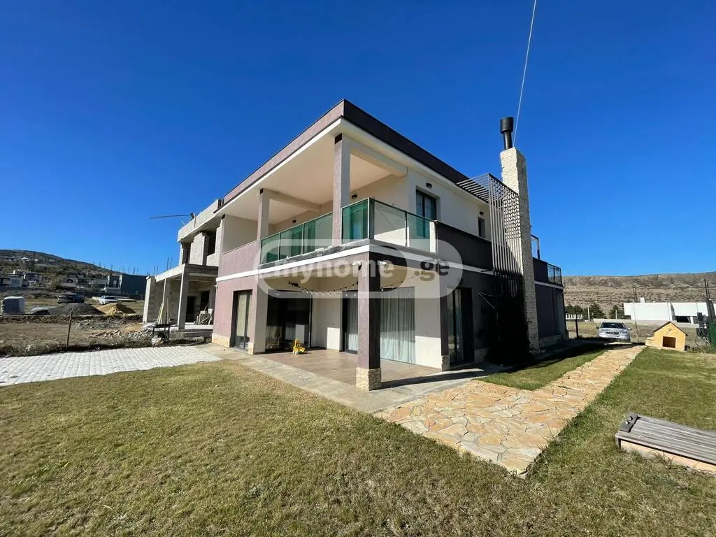 8 Room Private House For Sale view 1