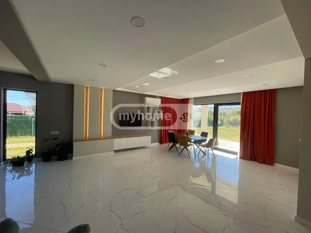 8 Room Private House For Sale view 2