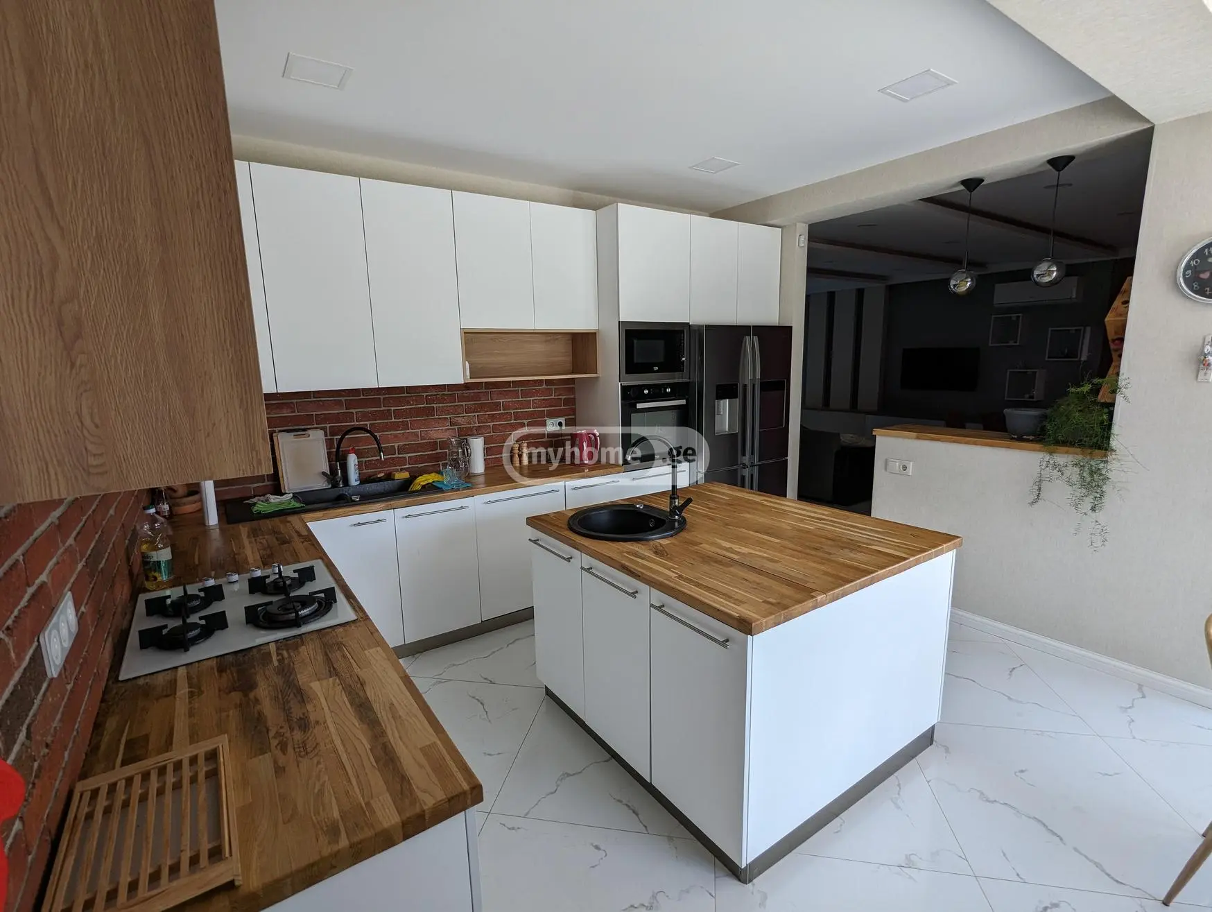 8 Room Private House For Sale view 6