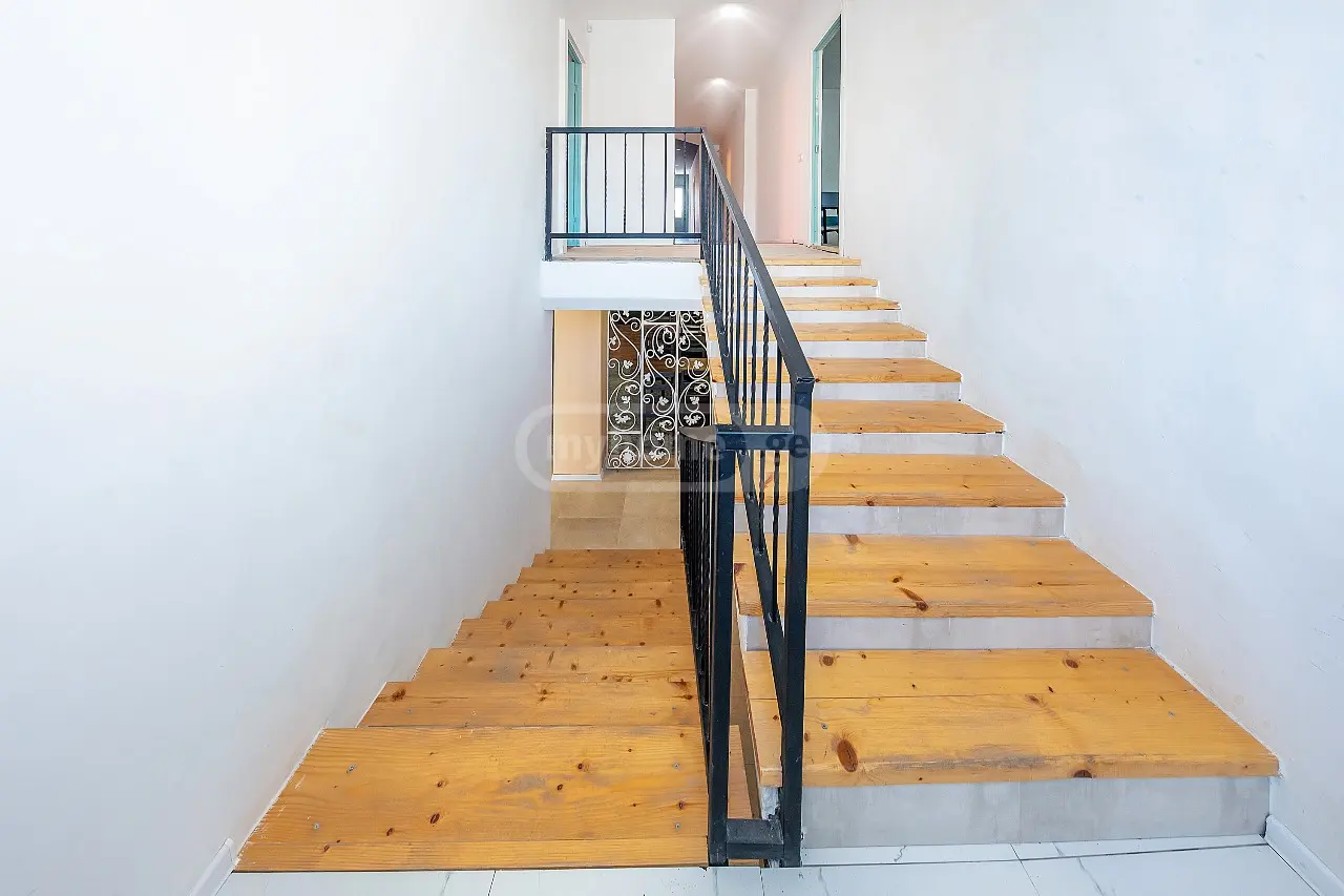 10+ Room Private House For Rent In Bakuriani view 12