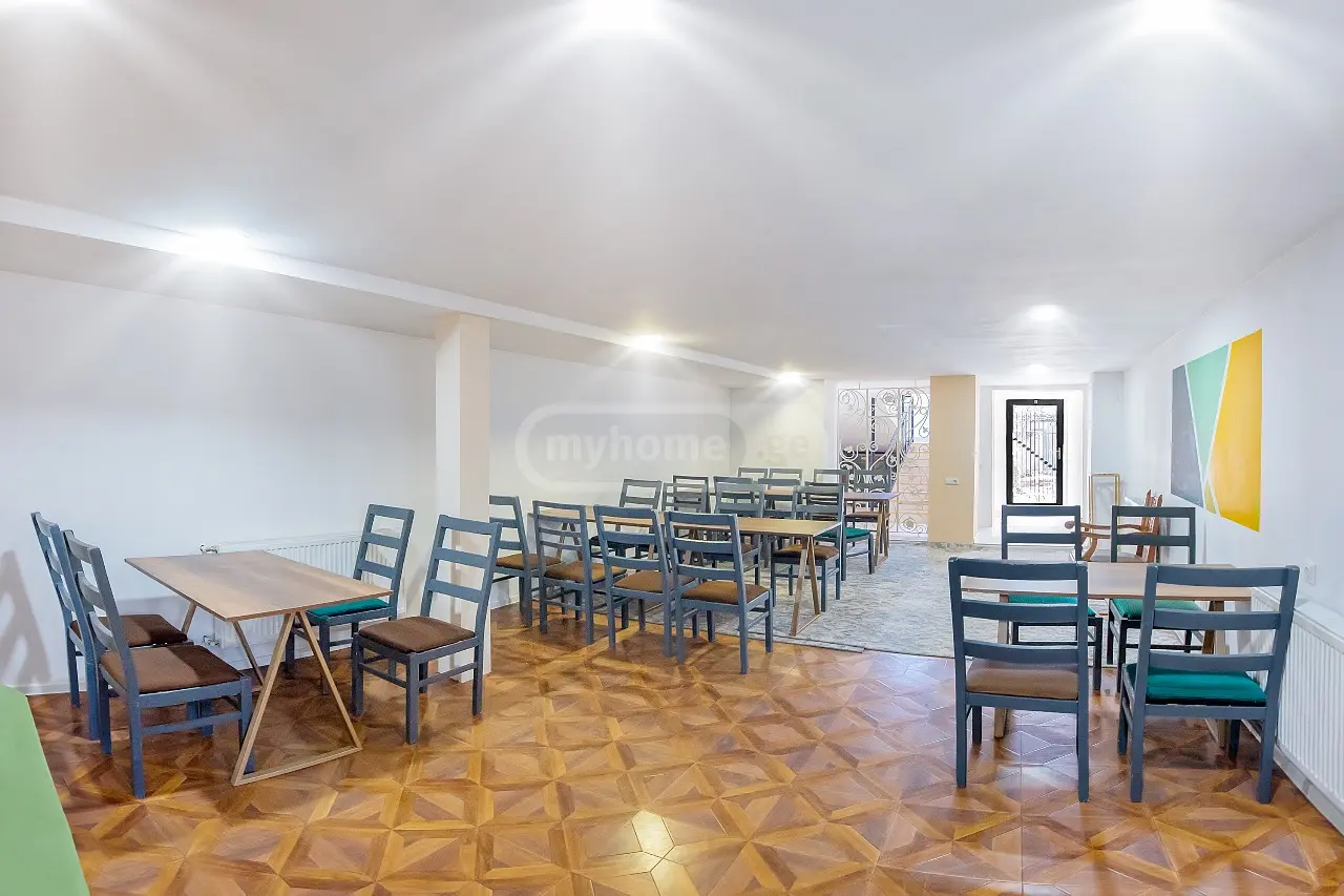 10+ Room Private House For Rent In Bakuriani view 9