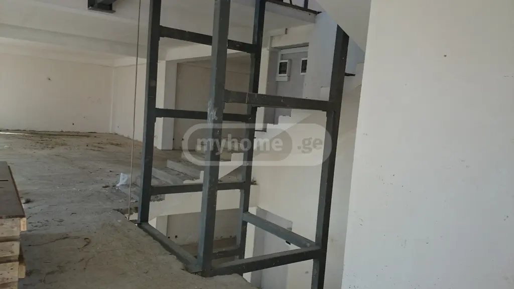 Full Building Commercial Area For Sale In Mukhiani view 9