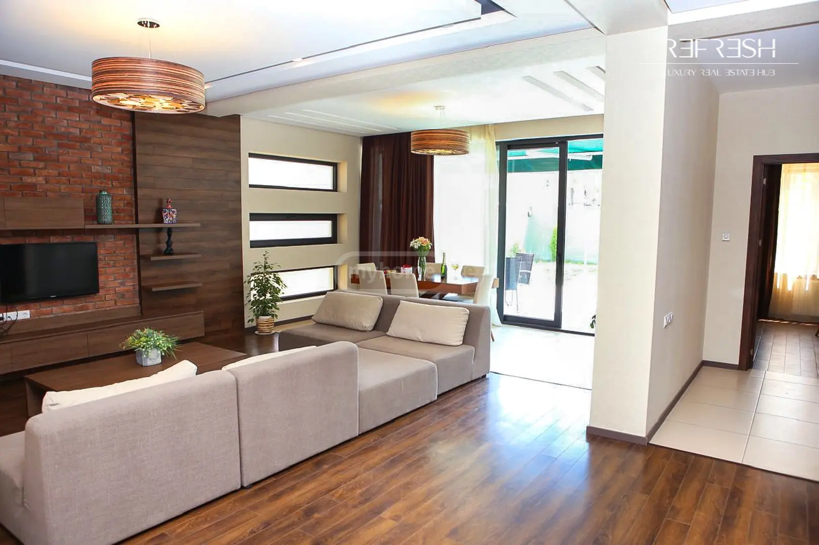 8 Room Private House For Sale view 3