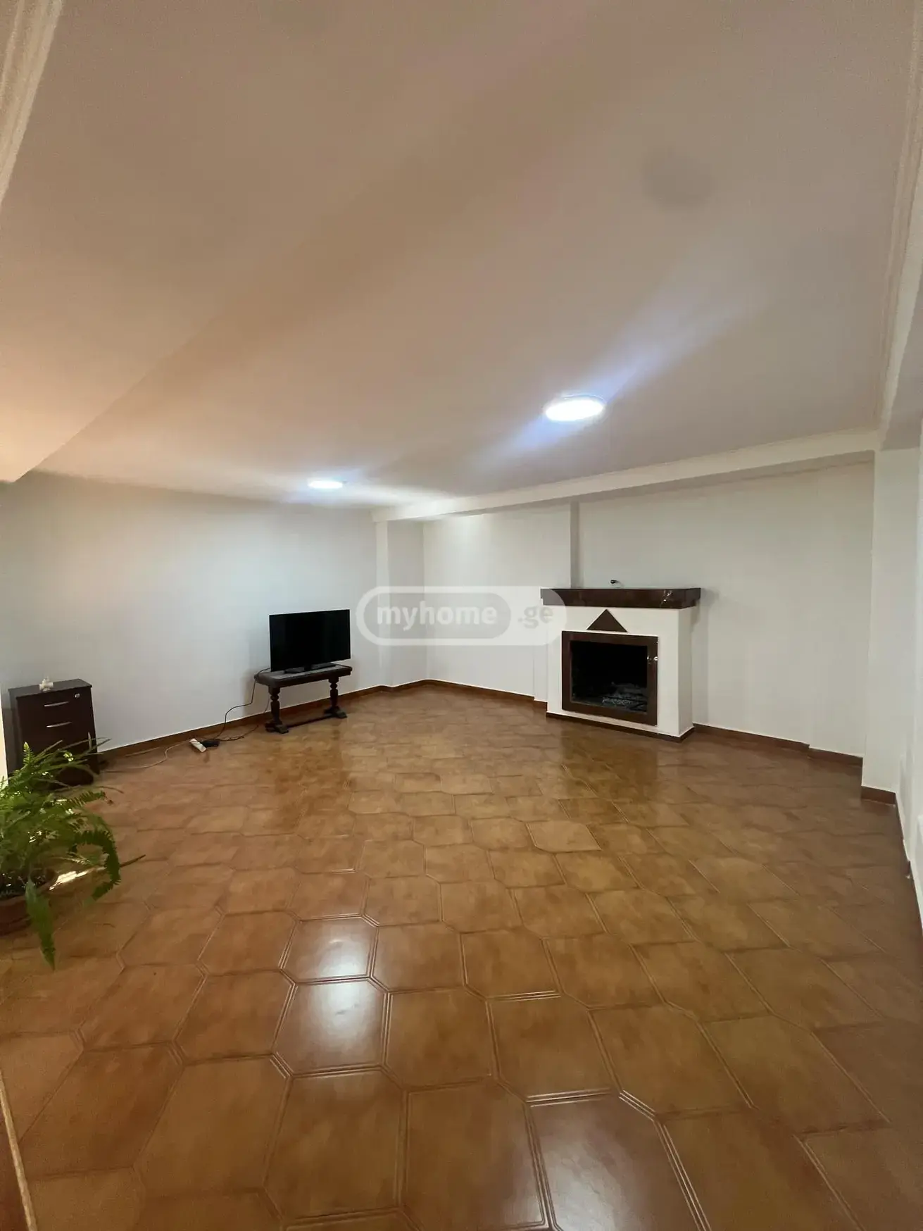 8 Room Private House For Rent In Saburtalo view 5