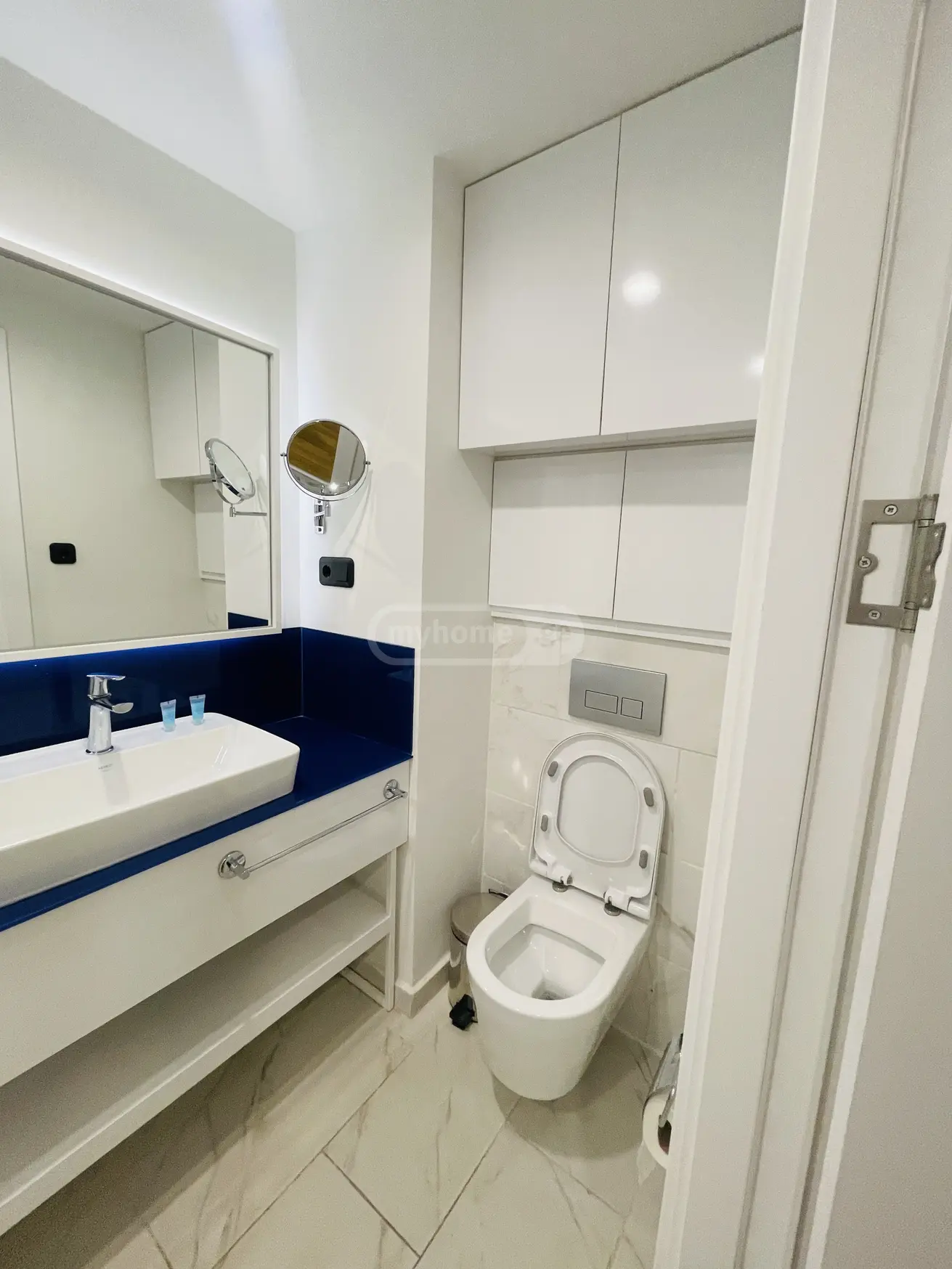 1 Room Hotel Daily Rent In Batumi view 12