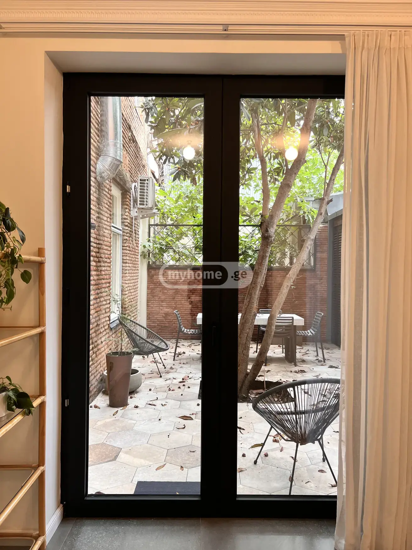 4 Room Private House For Rent In Mtatsminda view 12