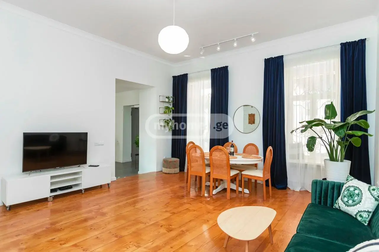 4 Room Private House For Rent In Mtatsminda view 4