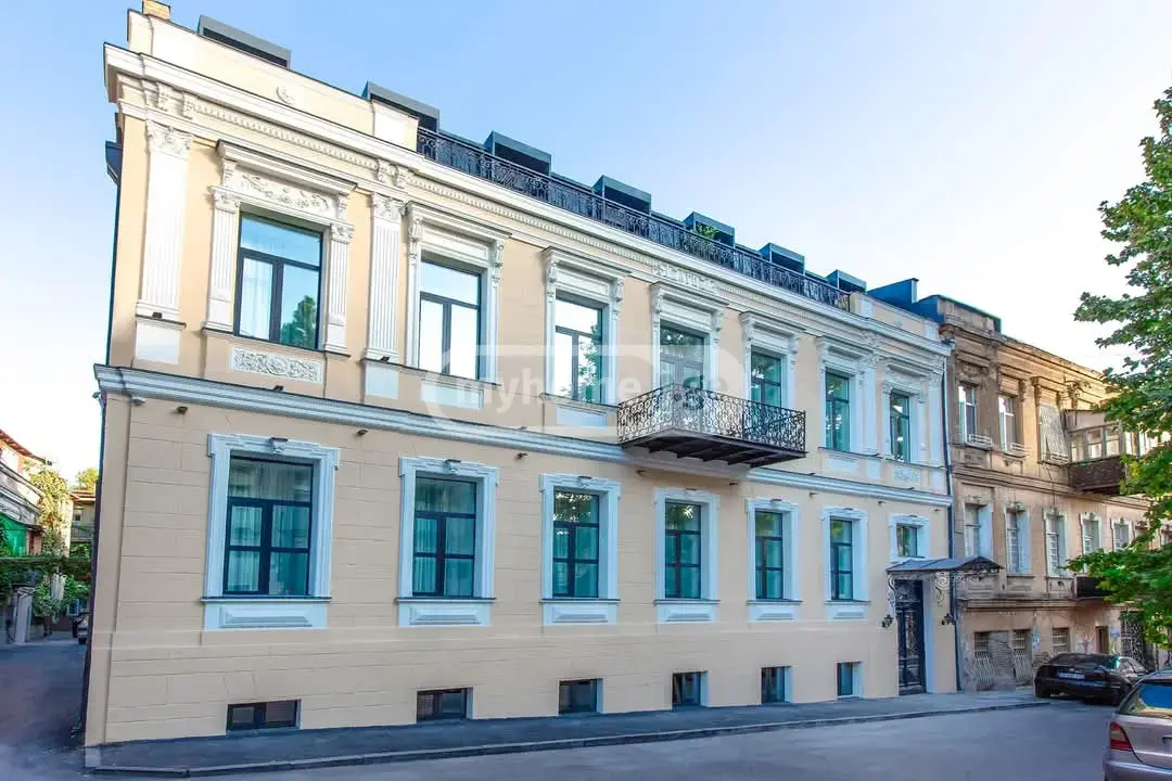 10+ Room Hotel For Sale In Chugureti view 1