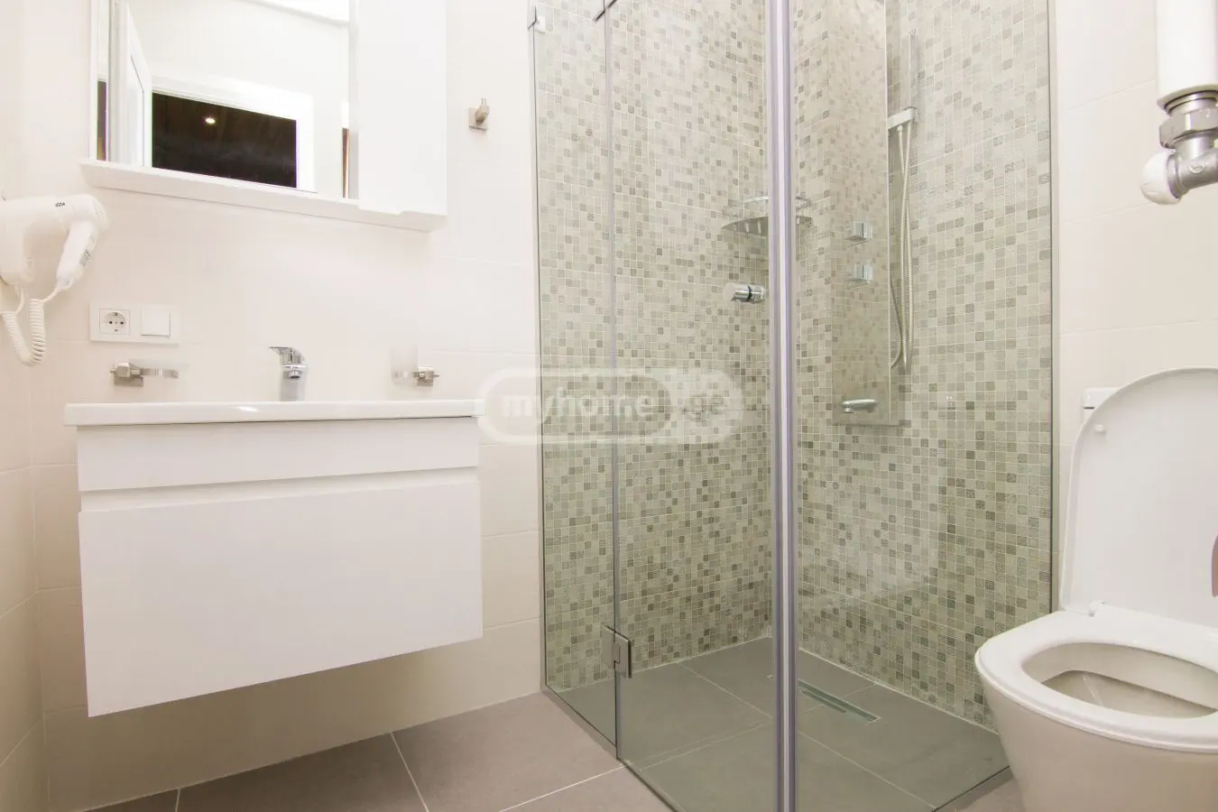 10+ Room Hotel For Sale In Isani view 6