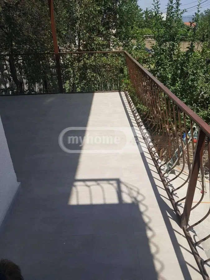 8 Room Country House For Rent In Shindisi view 4