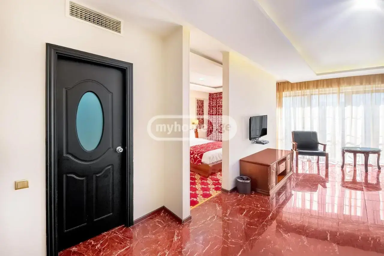 10+ Room Hotel For Sale In Ortachala view 4