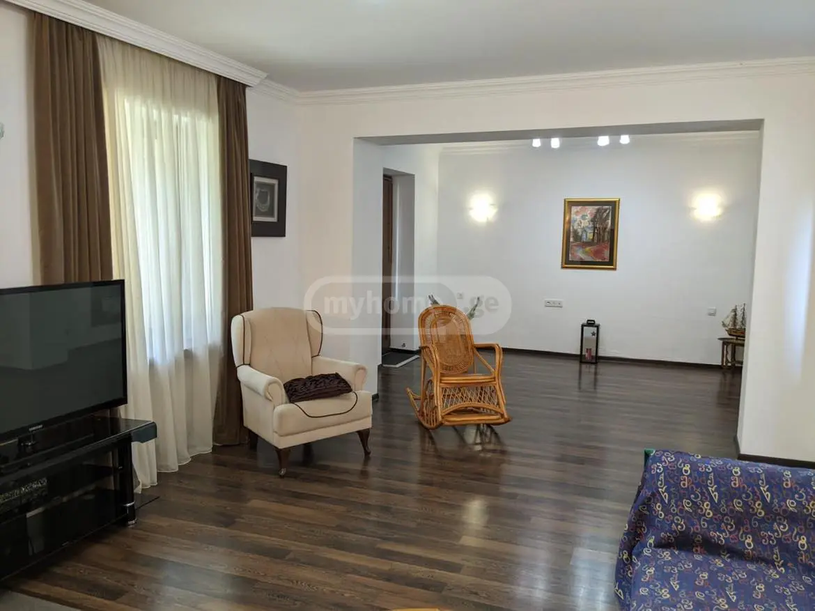 7 Room Private House For Sale view 4