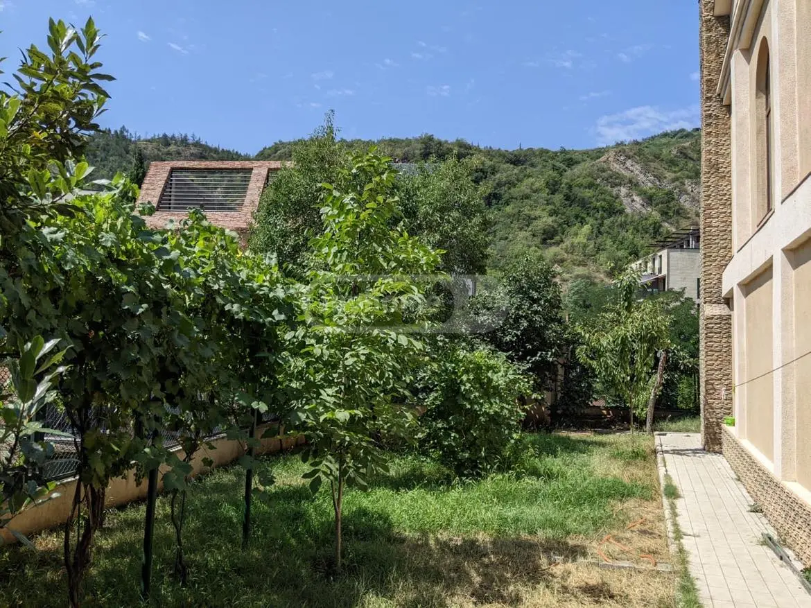 7 Room Private House For Sale view 2