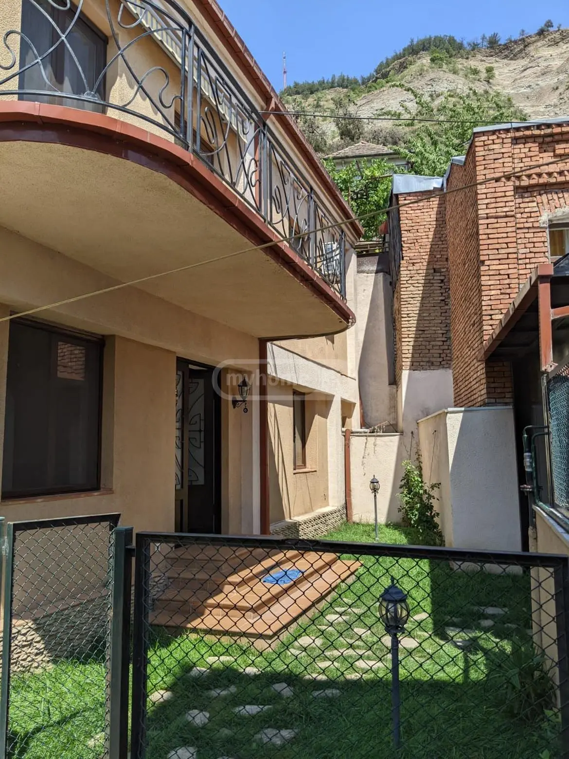 7 Room Private House For Sale view 1