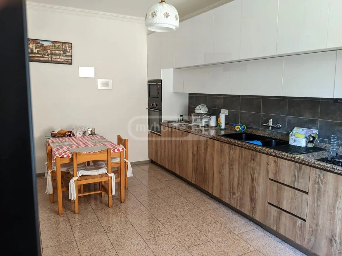 7 Room Private House For Sale view 6