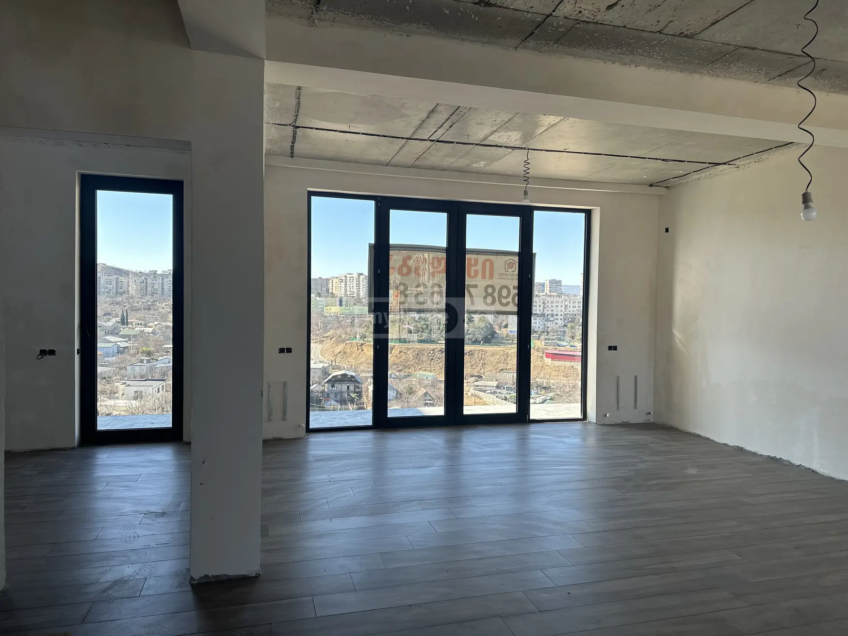 5 Room Private House For Sale view 2