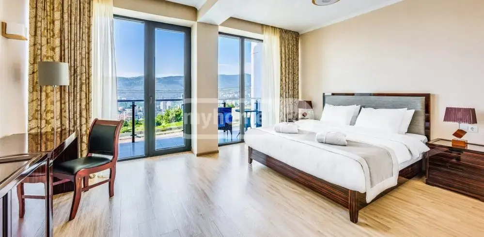 10+ Room Hotel For Rent In Lisi Lake view 2
