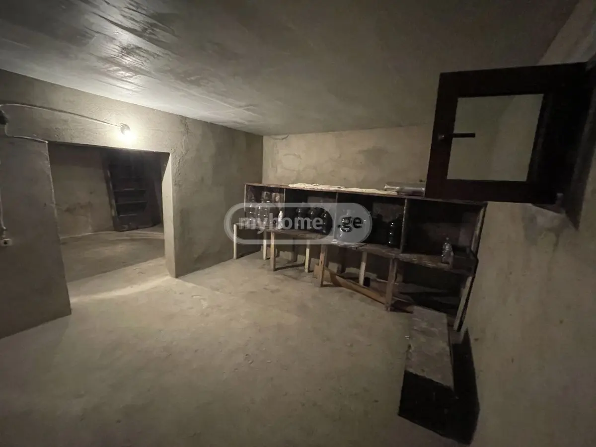 8 Room Private House For Rent In Vera view 4