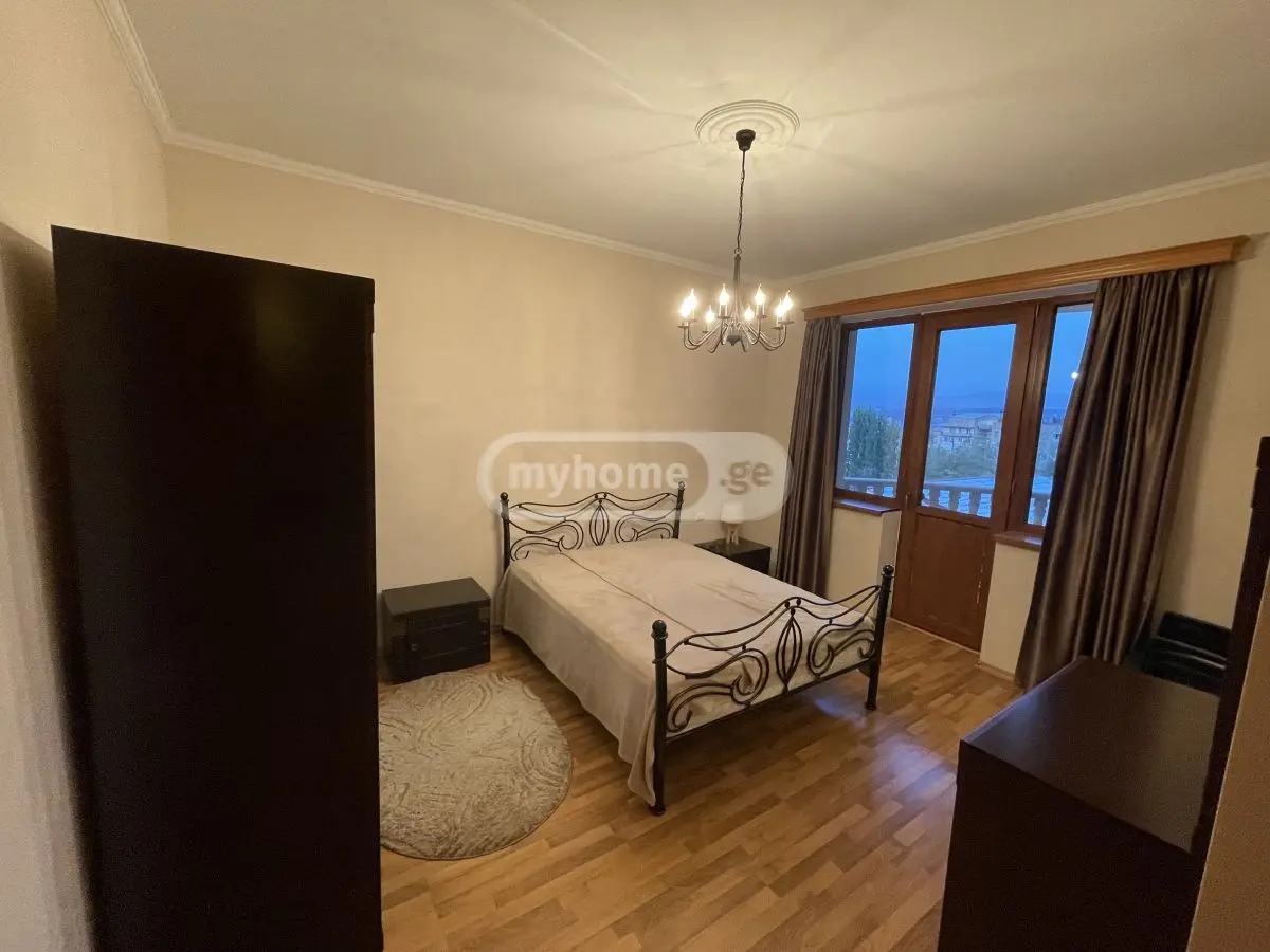8 Room Private House For Rent In Vera view 6