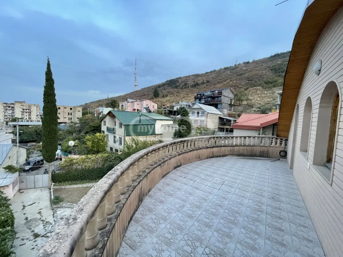 8 Room Private House For Rent In Vera view 12