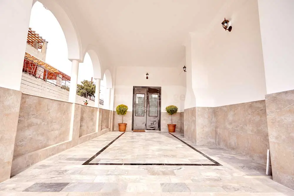 10+ Room Hotel For Sale In Vedzisi view 3