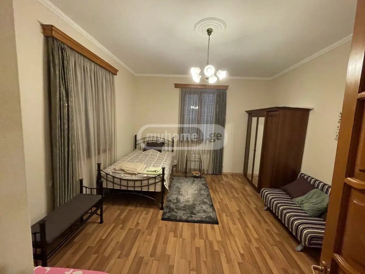 8 Room Private House For Rent In Vera view 2