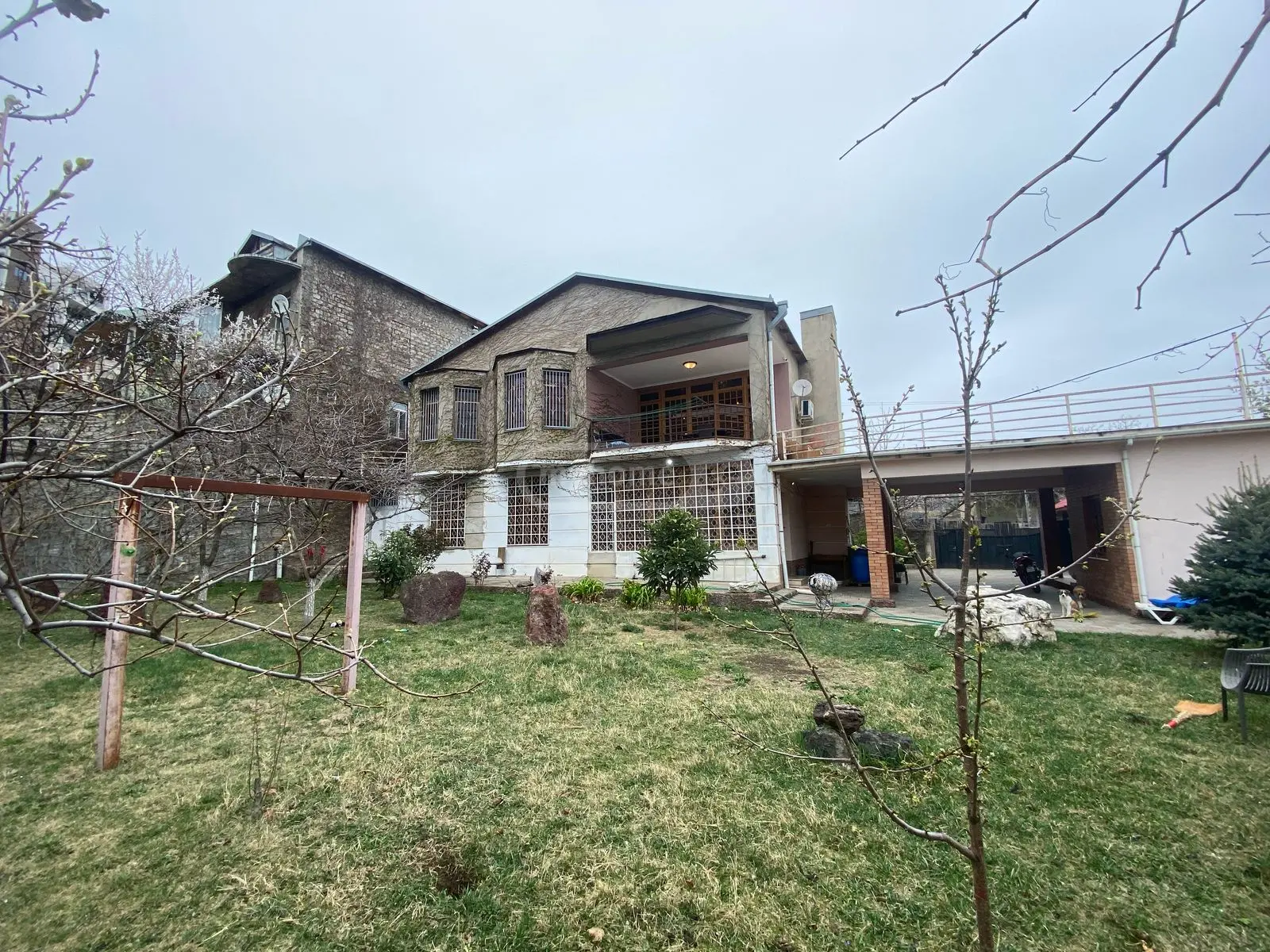 9 Room Private House For Sale view 1