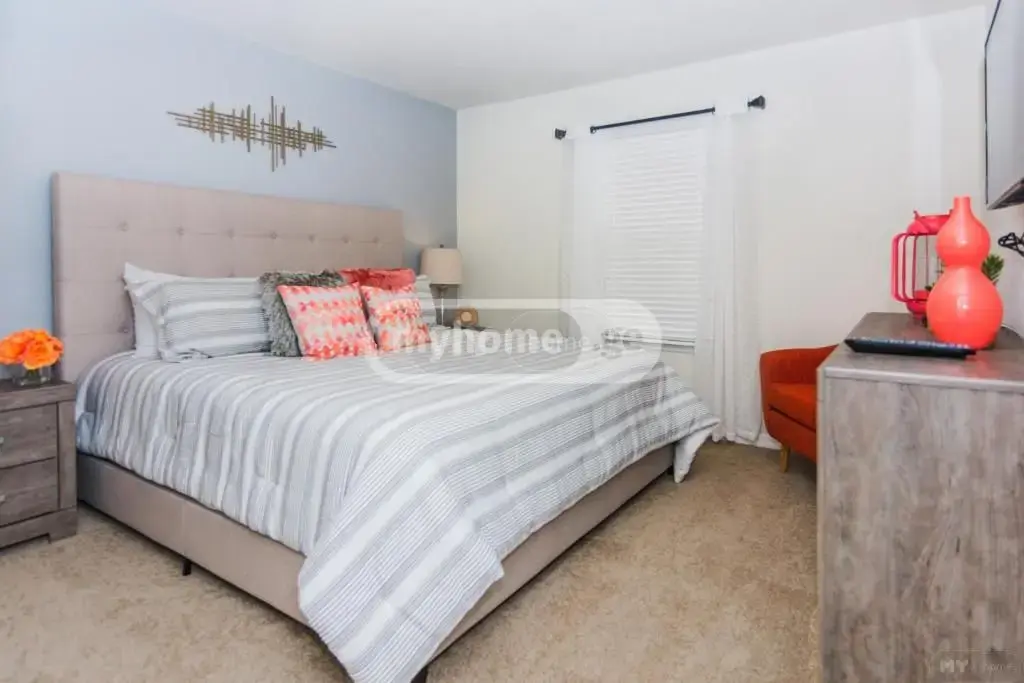 6 Room Private House For Rent In Vera view 5