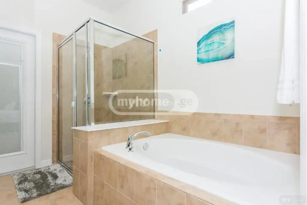 6 Room Private House For Rent In Vera view 2