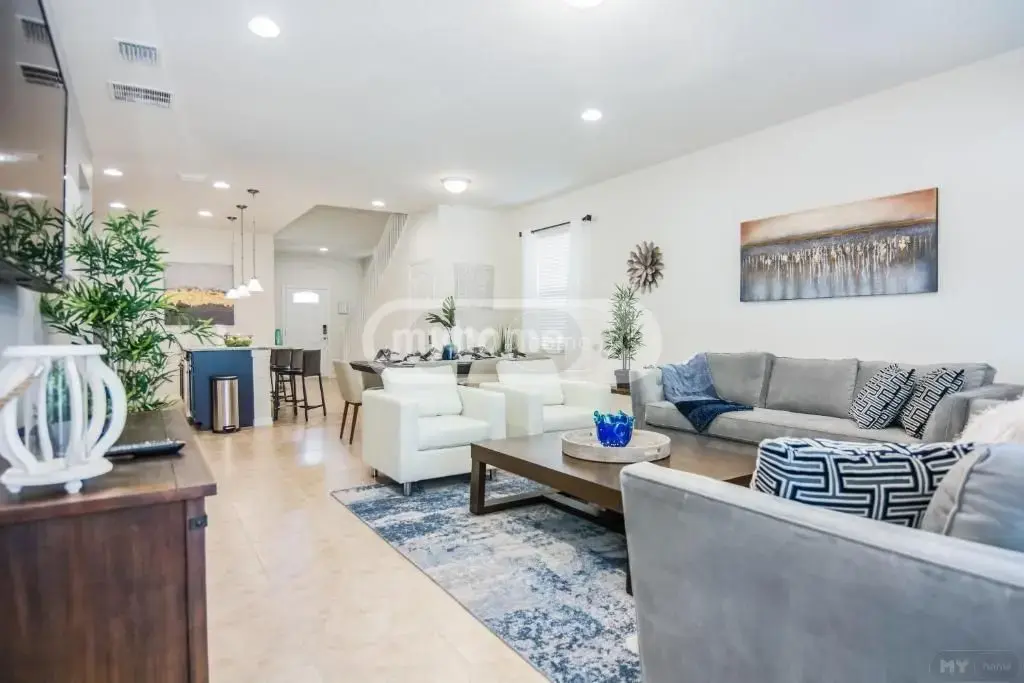 6 Room Private House For Rent In Vera view 8