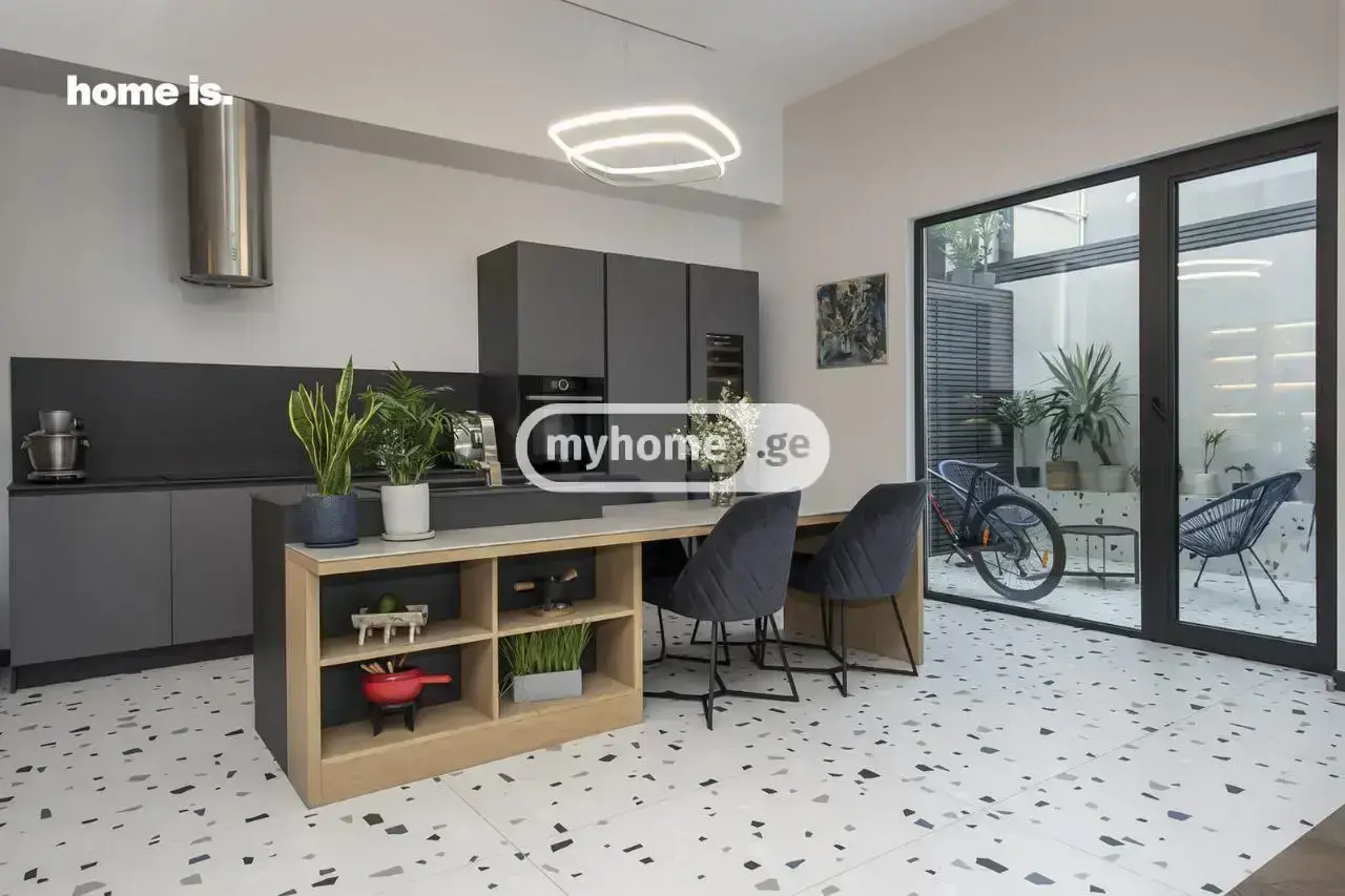 8 Room Private House For Rent In Avlabari view 9