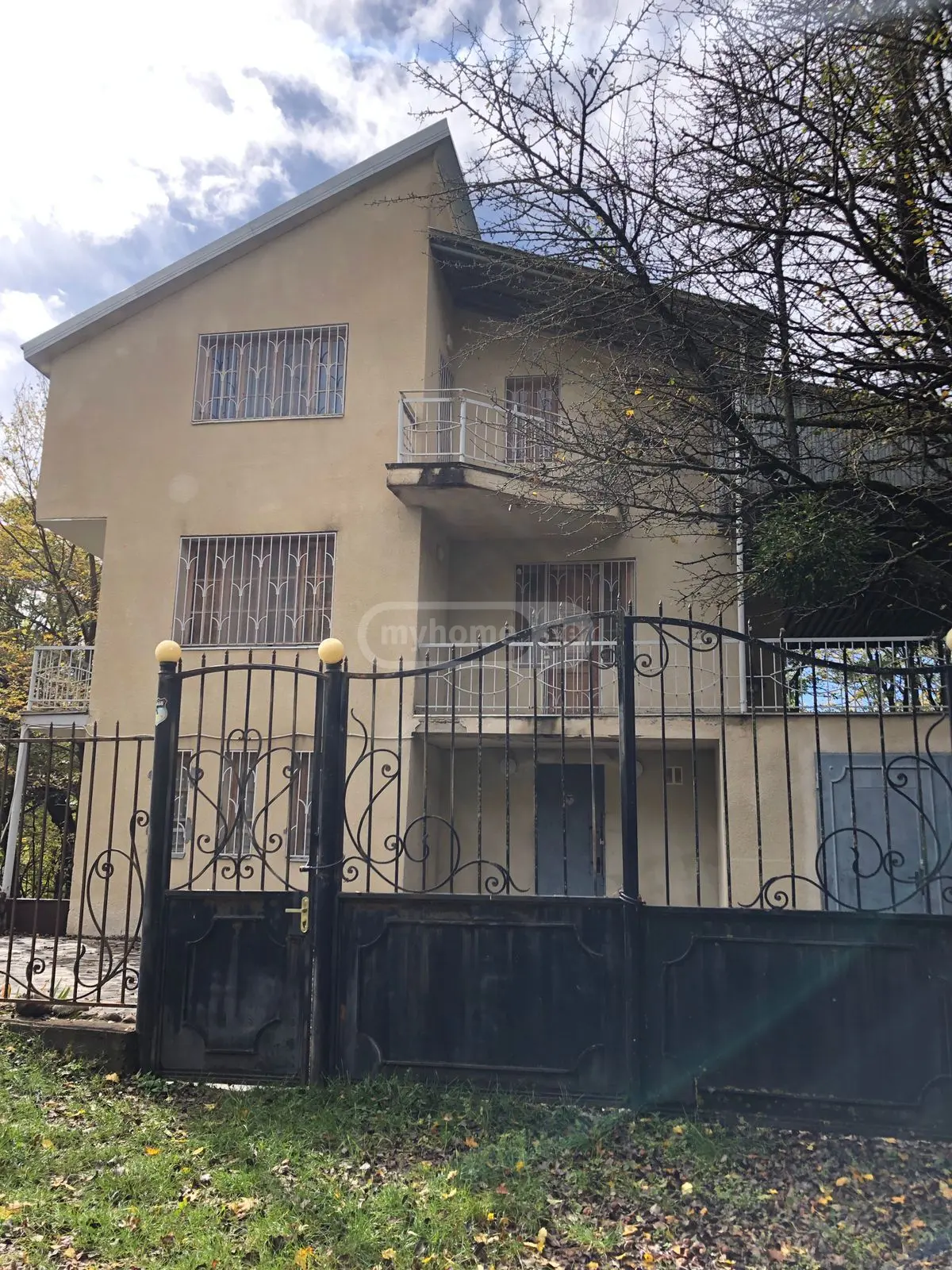 8 Room Private House For Sale view 9