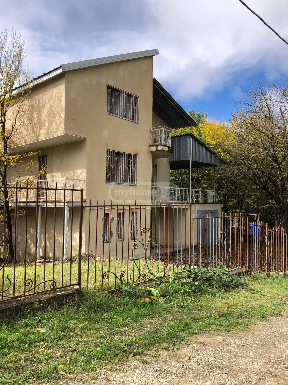 8 Room Private House For Sale view 1