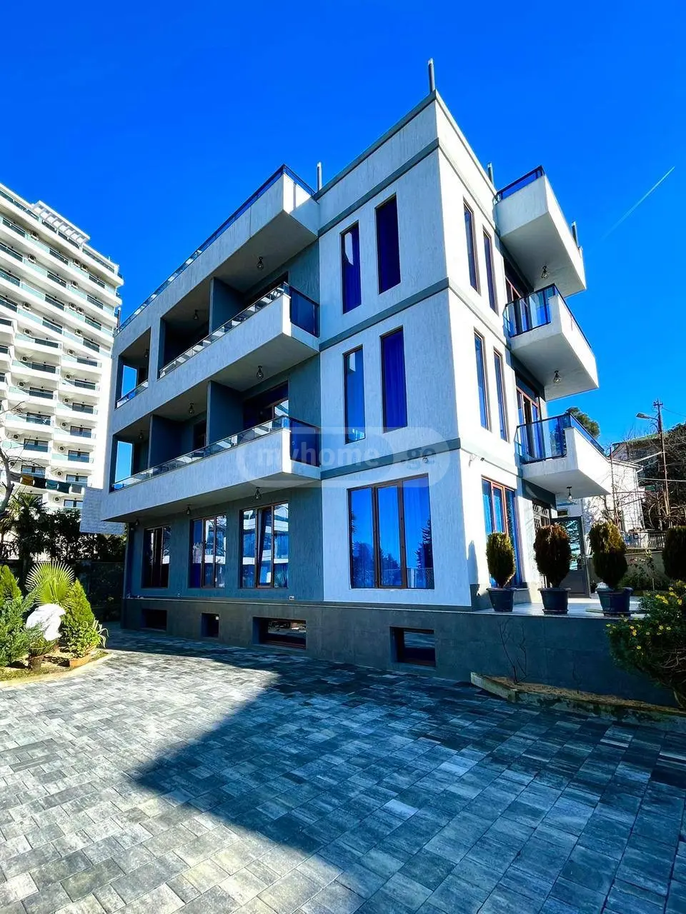 10+ Room Private House For Rent In Makhinjauri, In Batumi view 1