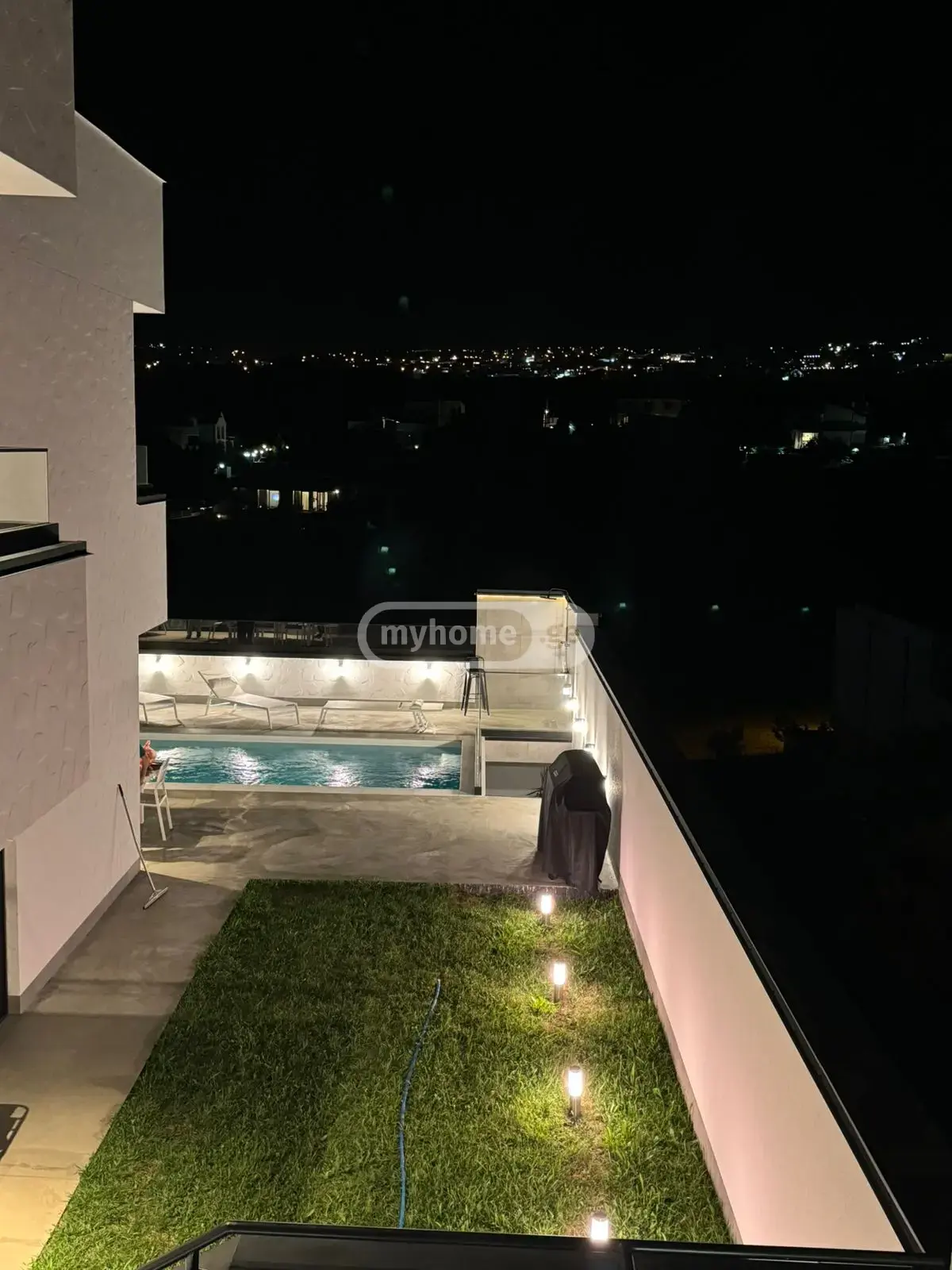 10+ Room Private House For Rent In Mtatsminda view 2