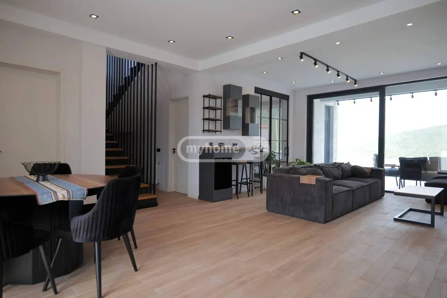 7 Room Country House For Rent In Saguramo, In Mtskheta Municipality view 2
