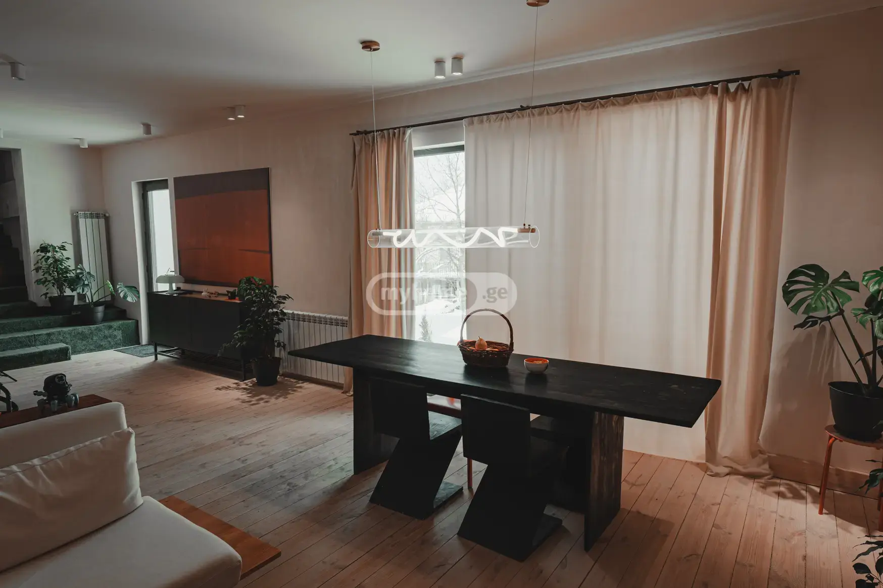 8 Room Country House For Rent In Saguramo, In Mtskheta Municipality view 3